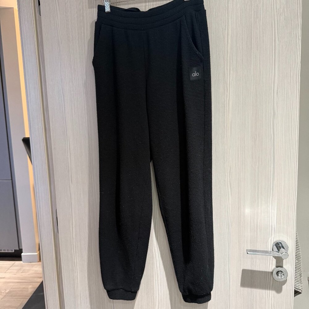 Alo Waffle Weekend Escape Jogger (Black Size Small)